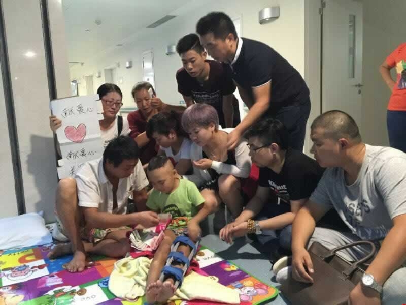 lp32學(xué)員洛陽(yáng)正骨醫(yī)院愛(ài)心幫助小朋友2www.jiuweicehua.com lp32學(xué)員洛陽(yáng)正骨醫(yī)院愛(ài)心幫助小朋友2www.jiuweicehua.com